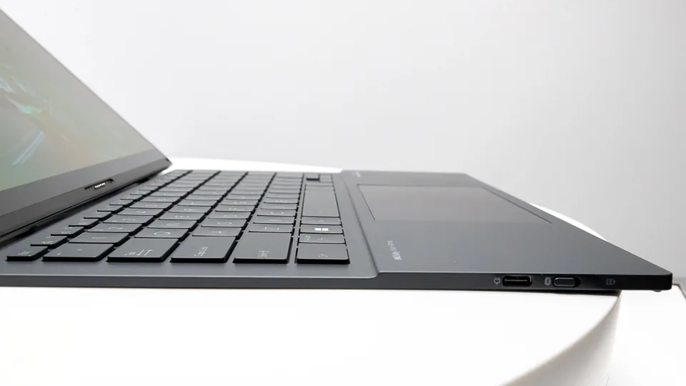 ASUS Zenbook Duo (UX8406): سلطان بی چون و چرای لپ تاپهای دو صفحه نمایش