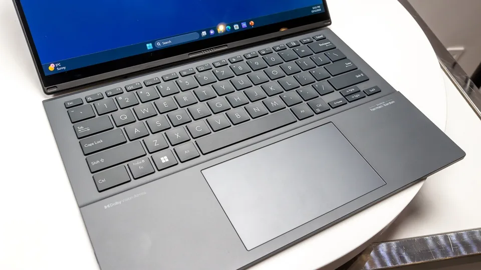 ASUS Zenbook Duo (UX8406): سلطان بی چون و چرای لپ تاپهای دو صفحه نمایش