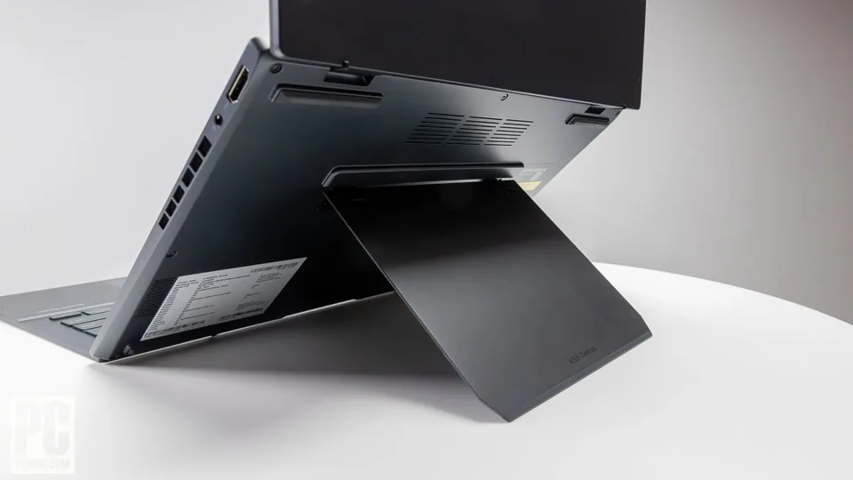 ASUS Zenbook Duo (UX8406): سلطان بی چون و چرای لپ تاپهای دو صفحه نمایش