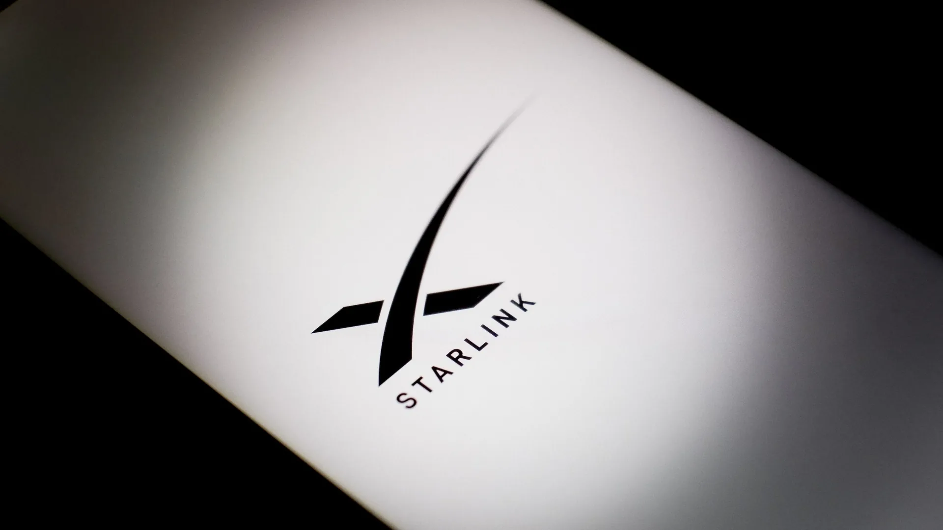 اسپیساکس برای پیروی از قوانین "شنود قانونی" در سیستم سلولار استارلینک آماده میشود