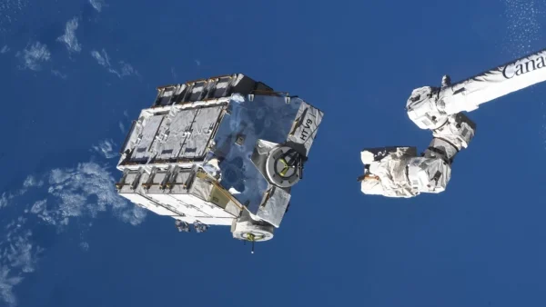 باتری‌های جدا شده از ایستگاه فضایی