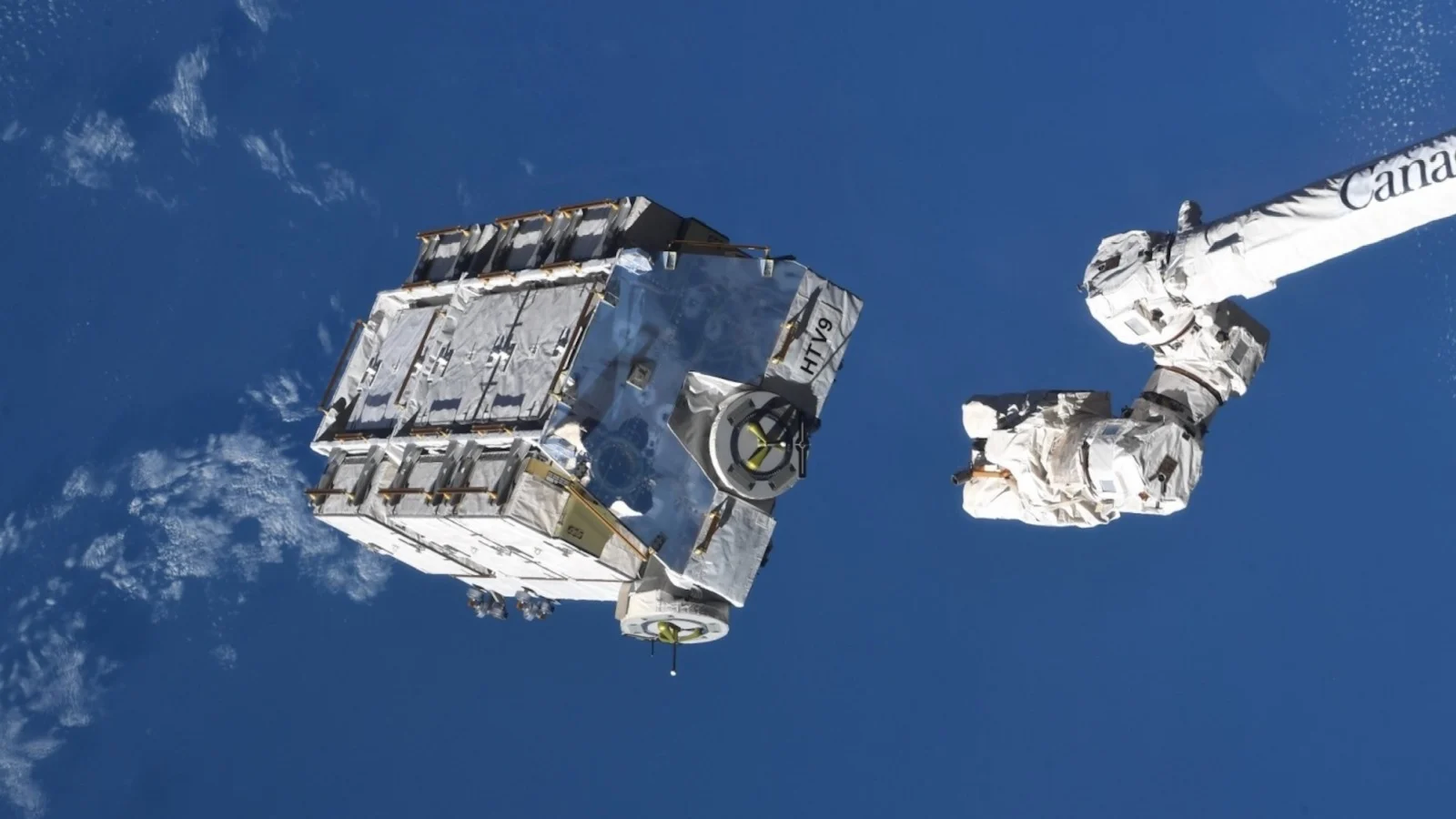 باتری‌های جدا شده از ایستگاه فضایی