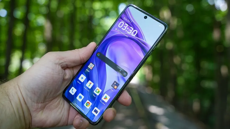 طراحی Motorola Razr+ (2024)