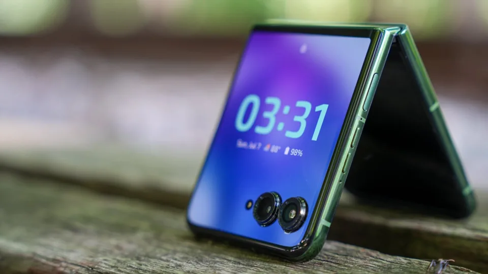 طراحی Motorola Razr+ (2024)