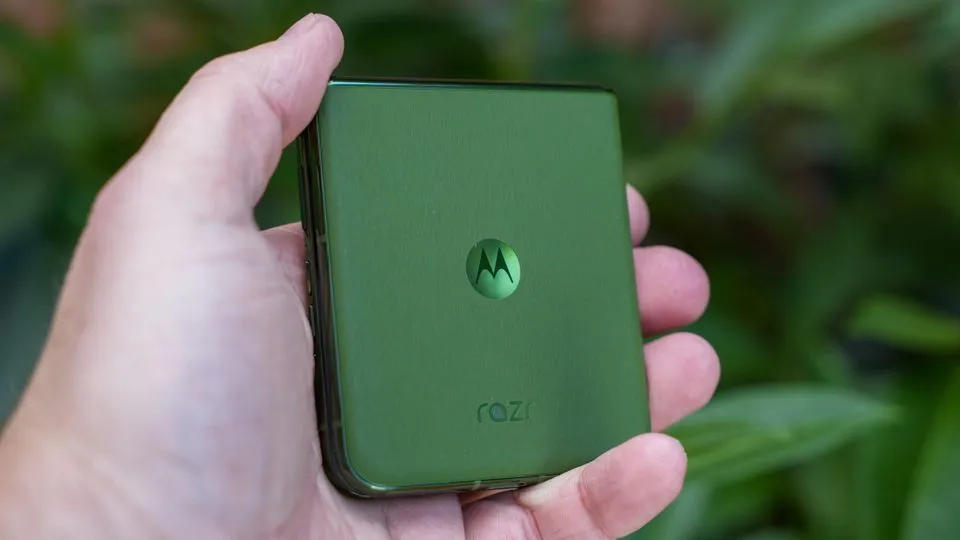 طراحی Motorola Razr+ (2024)