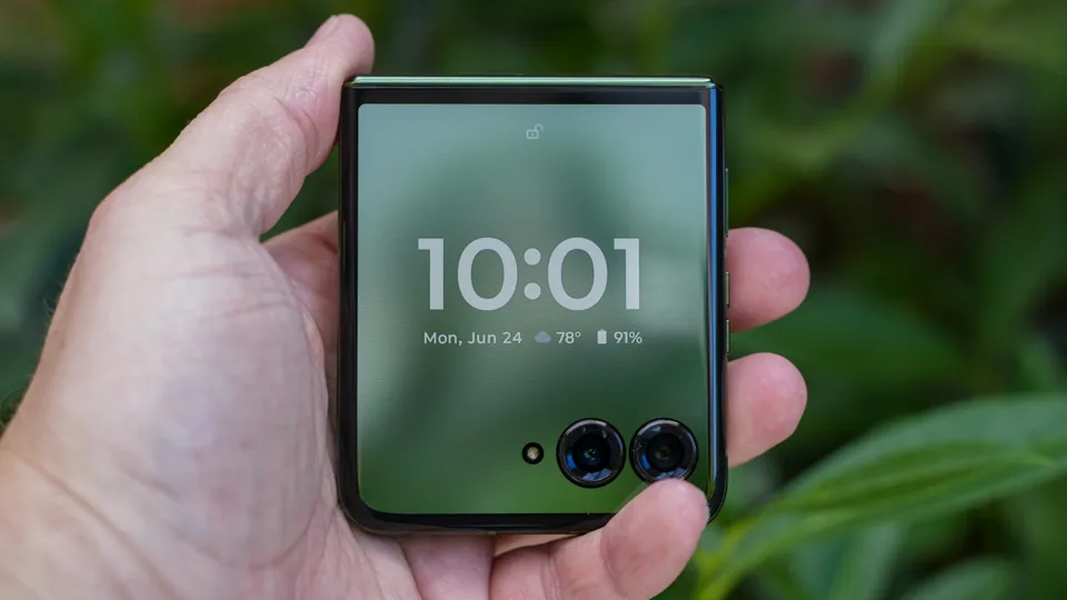 نمایشگر Motorola Razr+ (2024)