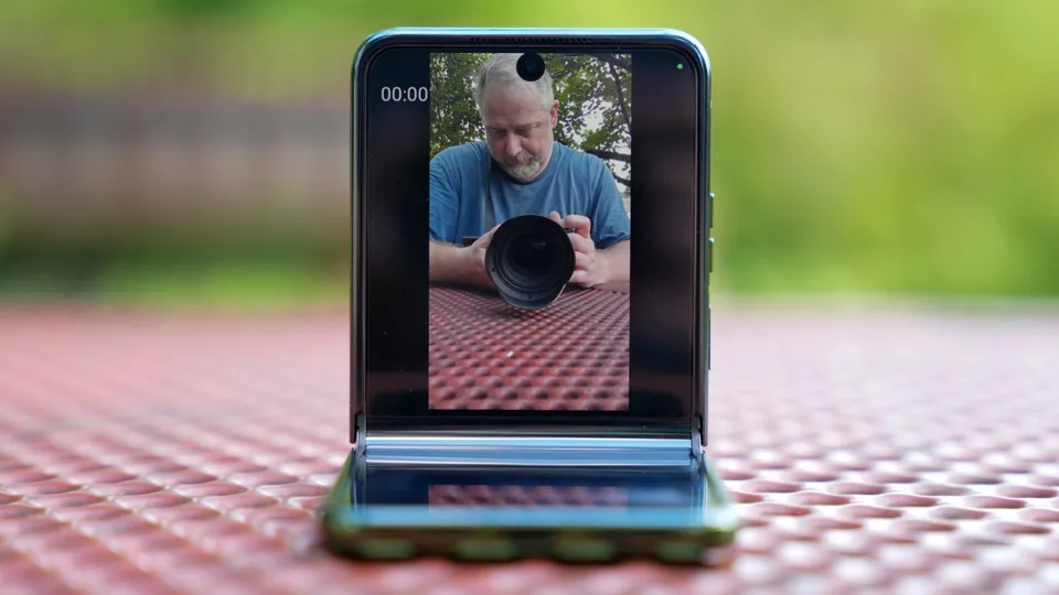 دوربینهای Motorola Razr+ (2024)