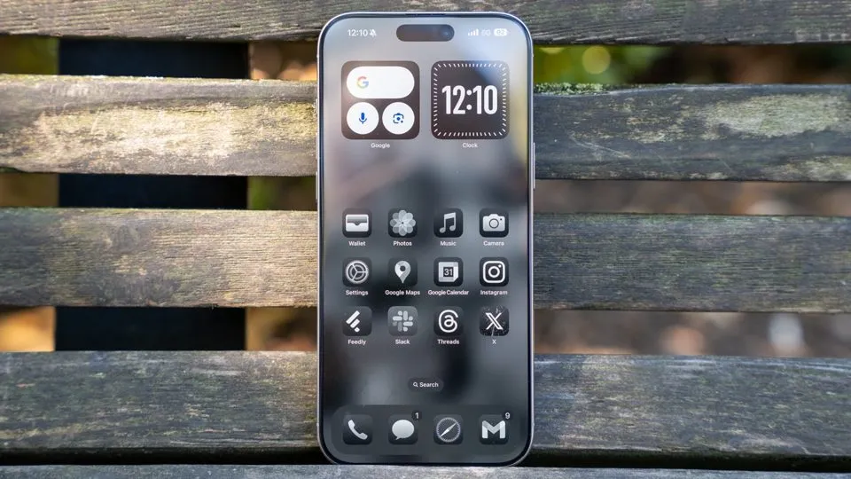 صفحه نمایش Apple iPhone 16 Pro Max