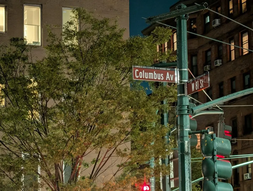 دوربین تله فوتو بزرگنمایی 5 برابریگوگل پیکسل 10 پرو